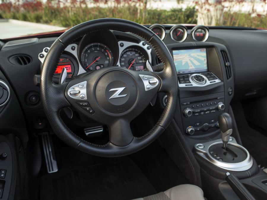 Интерьер Nissan 370Z Roadster (Z34) 2013 года  (NA) (фото 19 из 26)